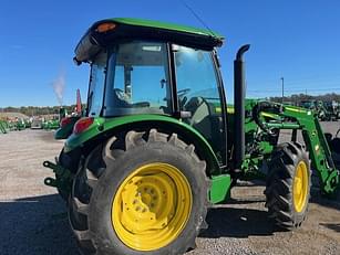 Main image John Deere 5075E 1