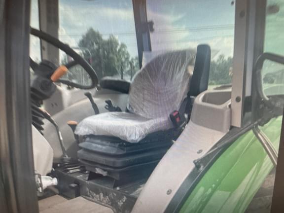 Image of John Deere 5075E equipment image 4