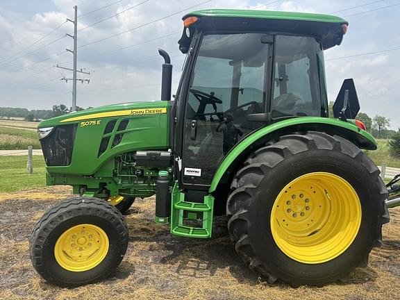 Image of John Deere 5075E equipment image 1