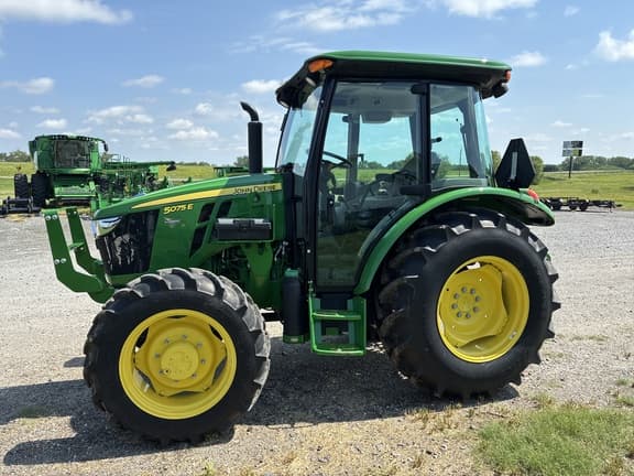 Image of John Deere 5075E equipment image 4