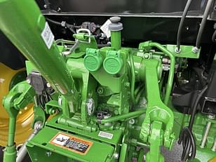 Main image John Deere 5075E 10