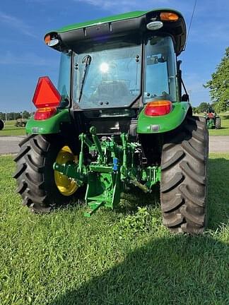 Image of John Deere 5075E equipment image 4