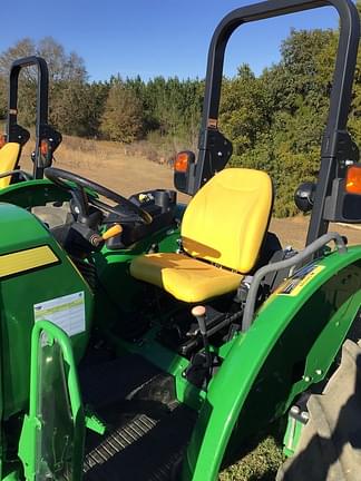 Image of John Deere 5075E equipment image 4