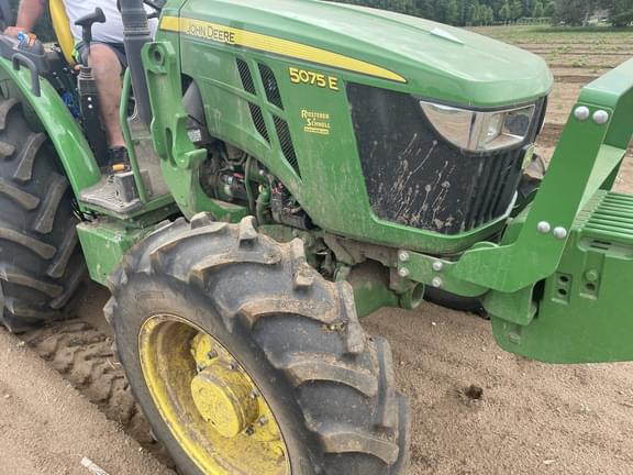 Image of John Deere 5075E equipment image 3