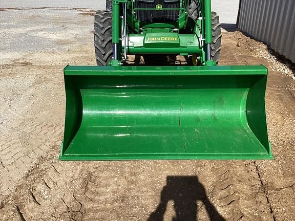 Image of John Deere 5075E equipment image 4