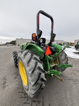 Image of John Deere 5075E equipment image 4