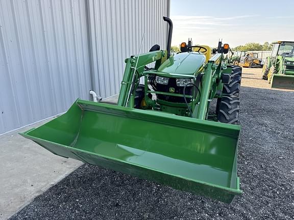 Image of John Deere 5075E equipment image 4