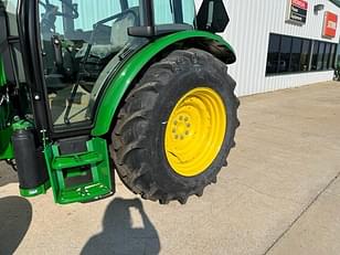 Main image John Deere 5075E 3