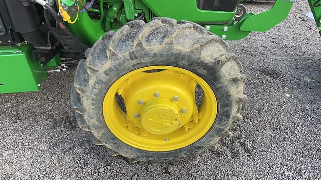Image of John Deere 5075E equipment image 4