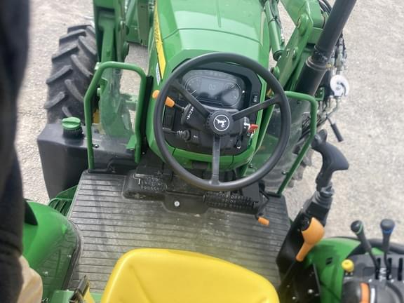 Image of John Deere 5075M equipment image 4