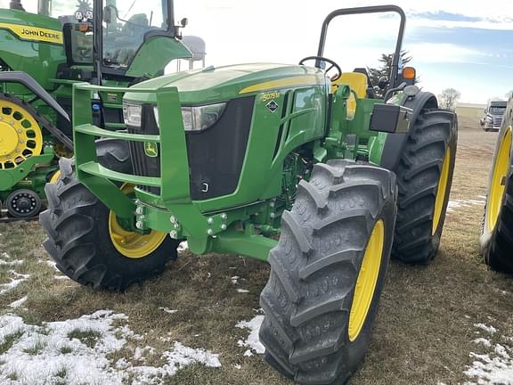 Image of John Deere 5075M equipment image 2