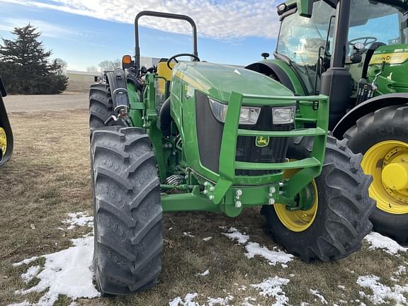 Image of John Deere 5075M equipment image 4