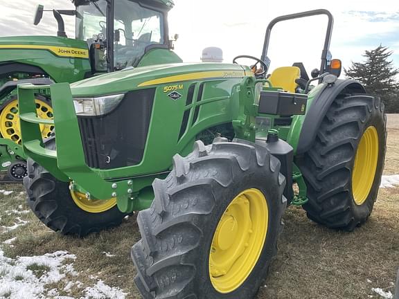 Image of John Deere 5075M equipment image 1