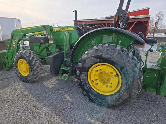 Image of John Deere 5075M equipment image 4