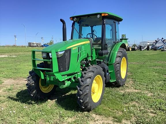 Image of John Deere 5090E equipment image 2