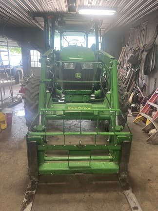 Image of John Deere 5090E equipment image 3