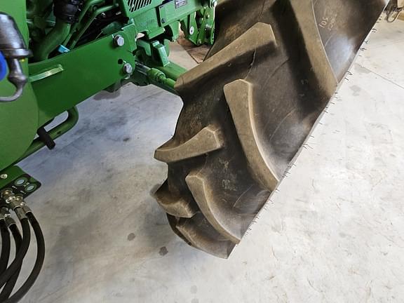 Image of John Deere 5090E equipment image 3