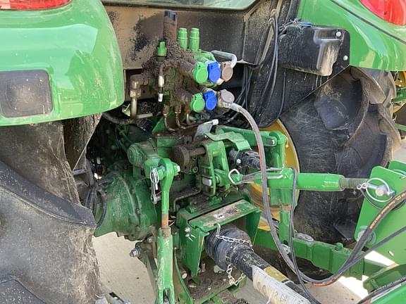 Image of John Deere 5090E equipment image 4