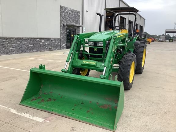 Image of John Deere 5090E equipment image 4