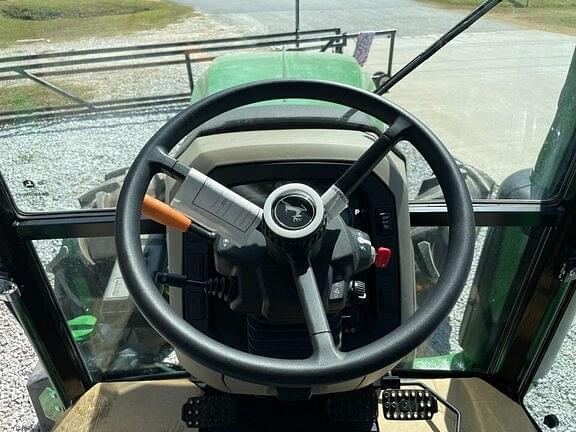 Image of John Deere 5090E equipment image 4