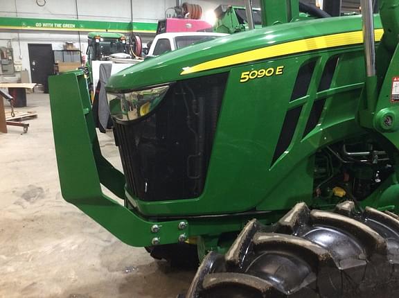 Image of John Deere 5090E equipment image 2