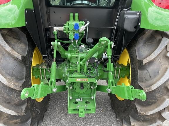 Image of John Deere 5090E equipment image 4