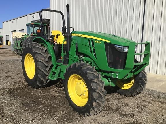 Image of John Deere 5090E equipment image 4