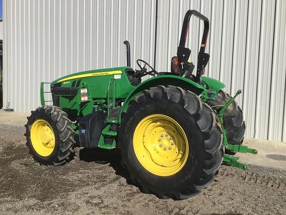 Image of John Deere 5090E equipment image 2