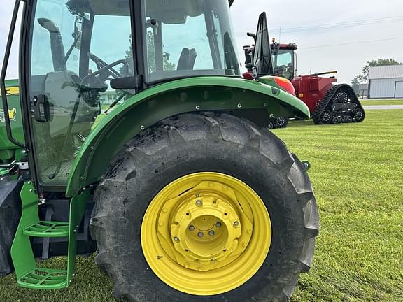 Image of John Deere 5090E equipment image 3