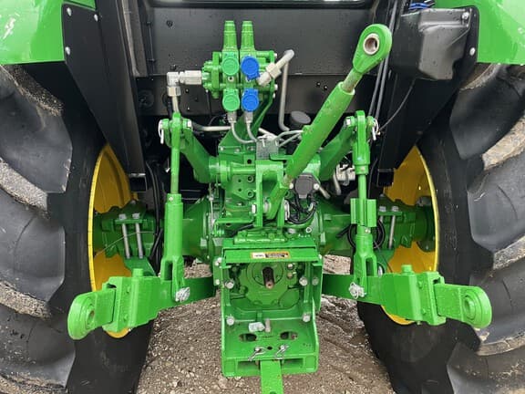Image of John Deere 5090E equipment image 4