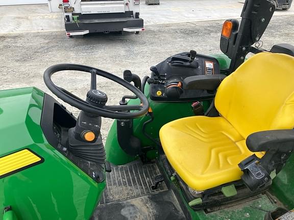 Image of John Deere 5090E equipment image 4