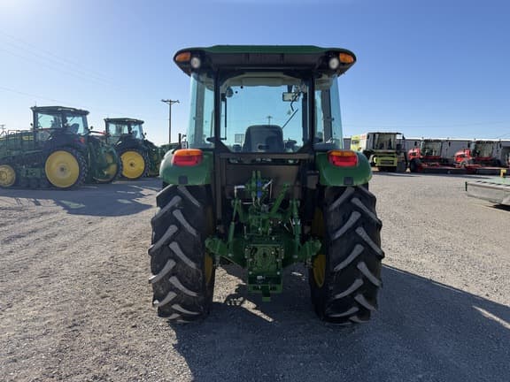 Image of John Deere 5090E equipment image 3