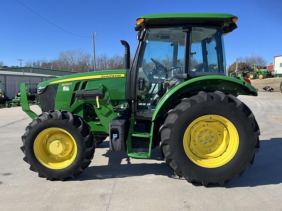 Image of John Deere 5090E equipment image 1