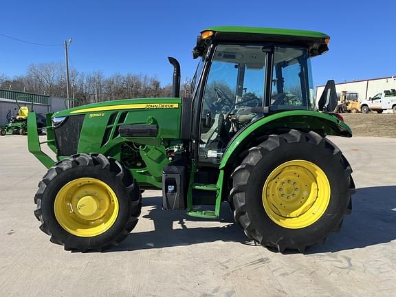 Image of John Deere 5090E equipment image 1