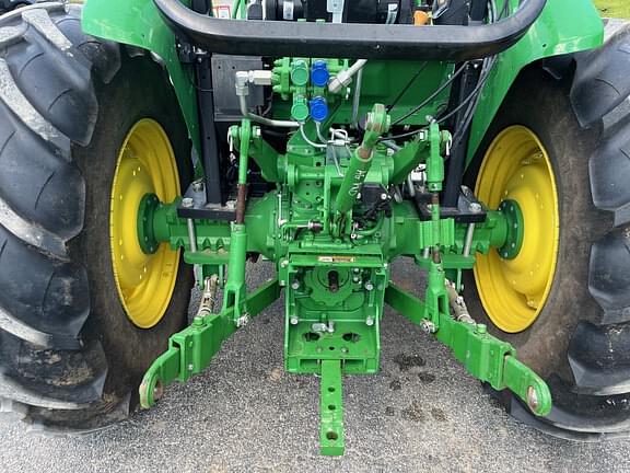 Image of John Deere 5090E equipment image 2