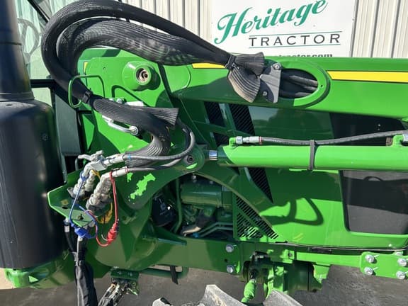 Image of John Deere 5090E equipment image 4