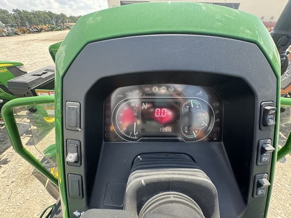 Image of John Deere 5090E equipment image 4