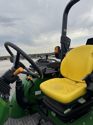 Image of John Deere 5090E equipment image 2