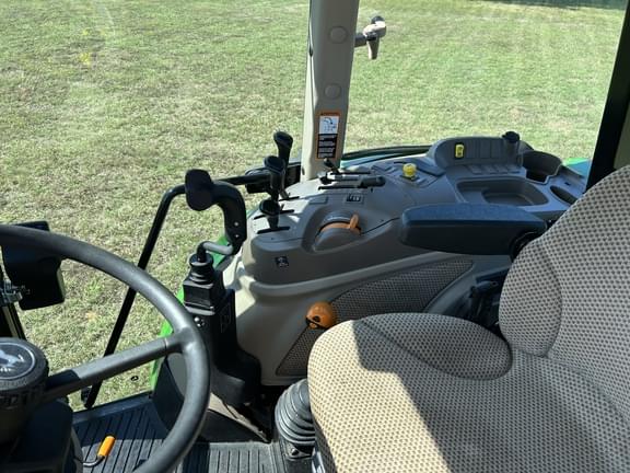 Image of John Deere 5090E equipment image 3