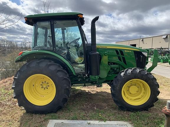 Image of John Deere 5090E equipment image 4