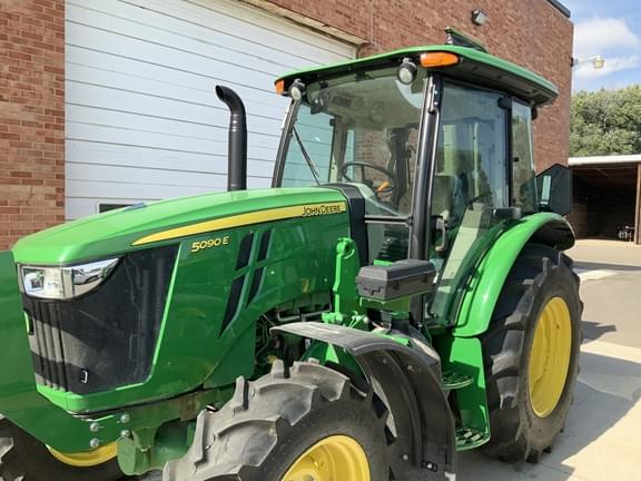 Image of John Deere 5090E equipment image 4