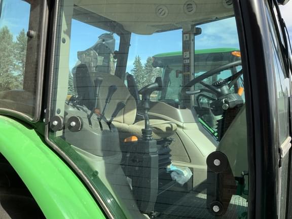 Image of John Deere 5090E equipment image 3