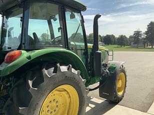 Main image John Deere 5090E 3