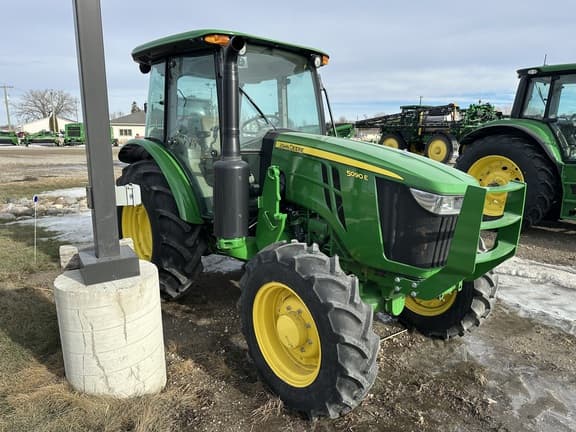 Image of John Deere 5090E equipment image 1