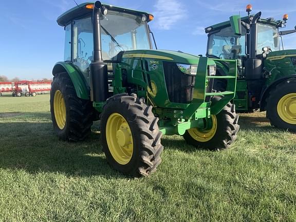 Image of John Deere 5090E equipment image 1