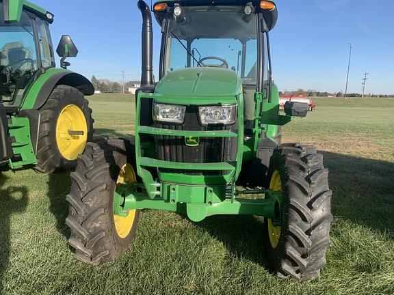 Image of John Deere 5090E equipment image 4