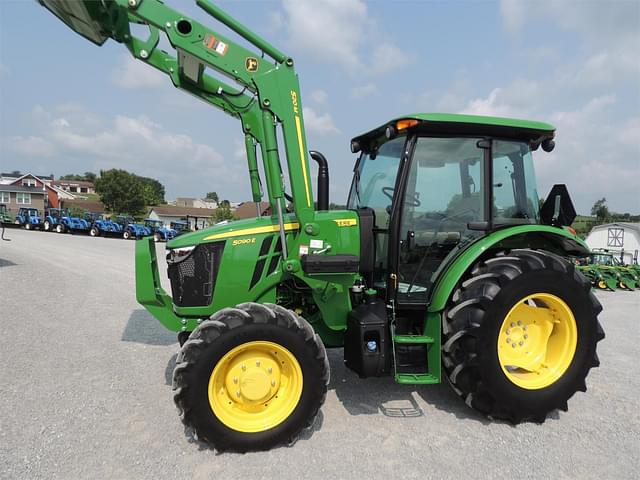 Image of John Deere 5090E equipment image 2