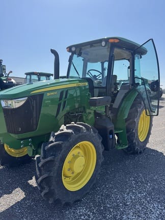 Main image John Deere 5090E
