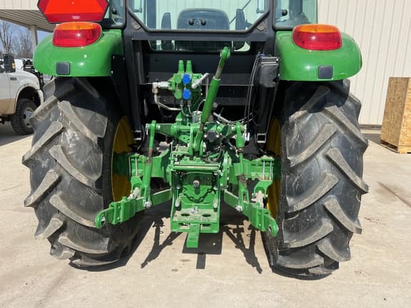 Image of John Deere 5090E equipment image 4