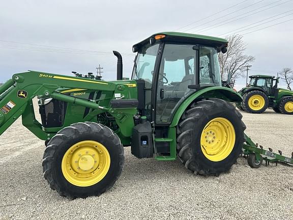 Image of John Deere 5090E equipment image 2